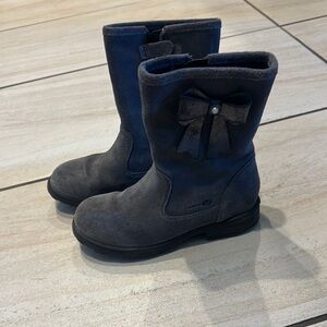 Gray Suede Boots with Bow Accent